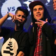 MKS con su hermano, Wolf.