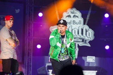 Aczino e Invert enfrentándose en la batalla mas polémica de la historia, por el resultado que dejo inconforme a mucha gente.