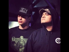 Kodigo junto a Aczino.