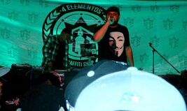 Skool 77 en un evento de Rap