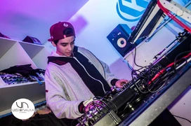 Drose con las tornamesa de Dmandado 2017.jpg (394 kB) Drose en las tormesas 2017