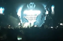 Kodigo junto a FMK en el '"`UNIQ--nowiki-0000000A-QINU`"'.