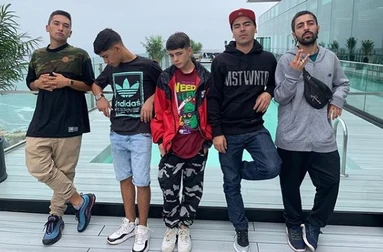 , El Barto, , un representante de Calleja Graff Shop y .