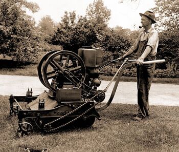 Firstgaspoweredlawnmower1918