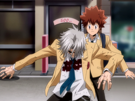 Gokudera protege a Tsuna HD