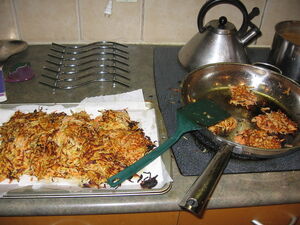 Latkes frying