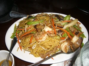 Chow+mein+with+pork+and+shrimp-2318