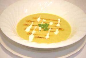 Golden Cauliflower-Curry Soup