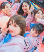 Red Velvet selfie at ISAC 2017