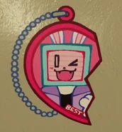 Melanie's matching heart locket. (fishiistixx)