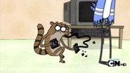 Rigby destruyendo la cinta