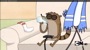 Rigby tomando agua