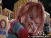 Chucky colocandose mano cuchillo.gif
