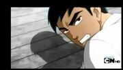 Max siendo golpeado.jpg