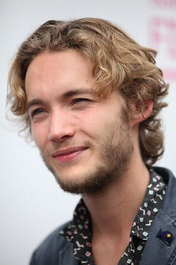 File:Toby Regbo (14583629550).jpg - Wikipedia