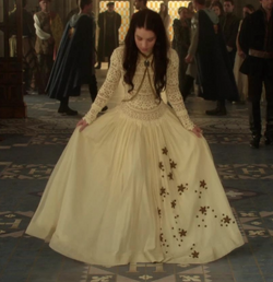 Mary Stuart s Fashion Style Reign Wiki Fandom
