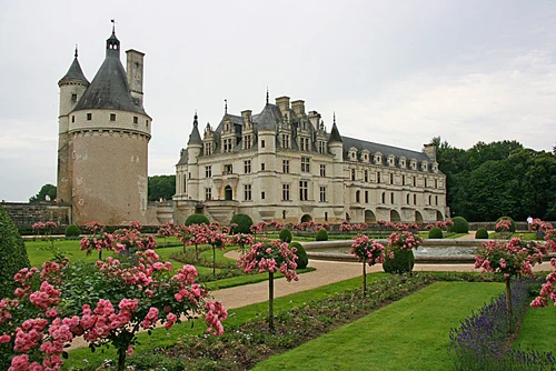 Chateau de Chenonceau: Catherine's home after Henry's death.