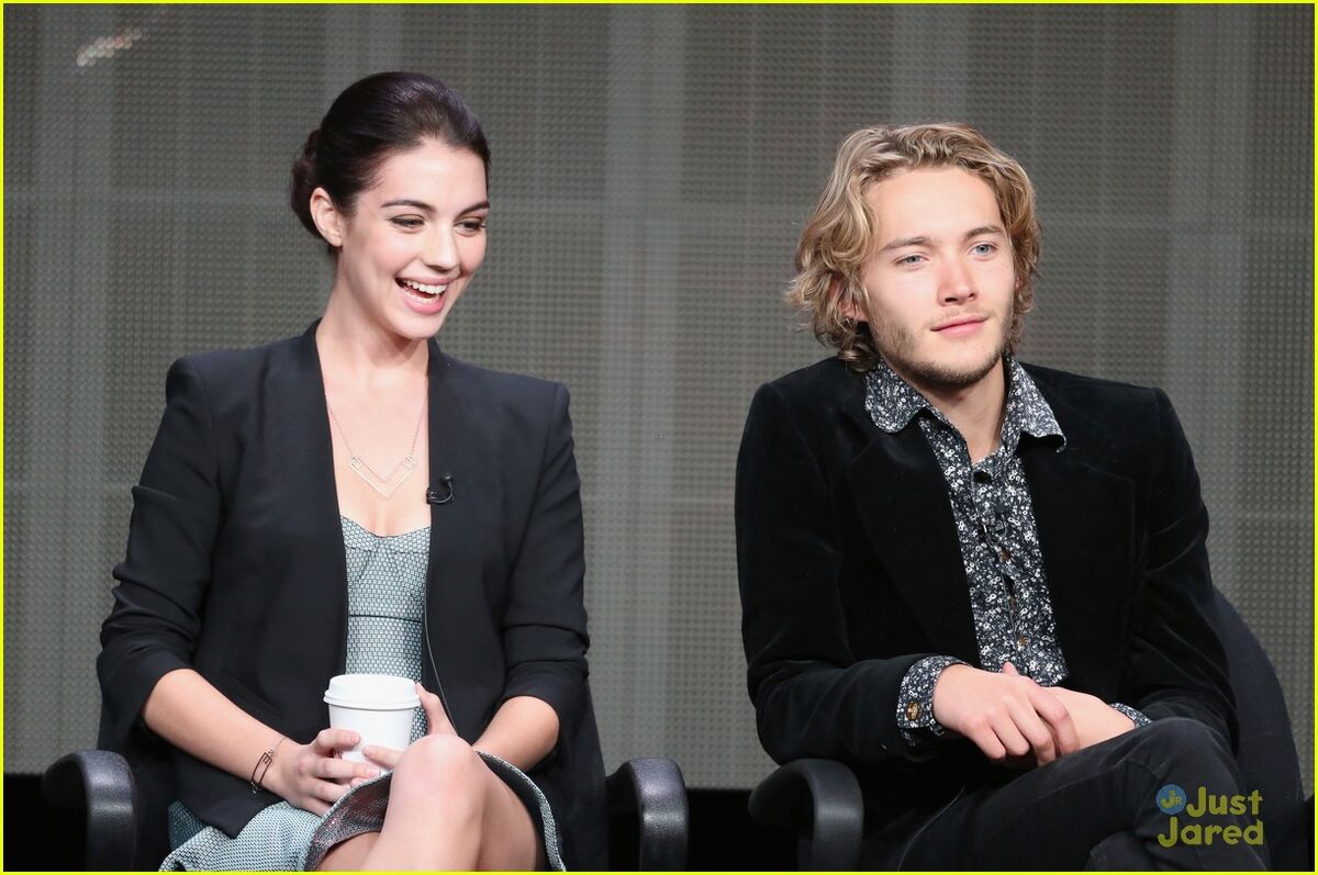 Toby Regbo, Wiki