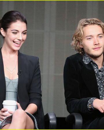 Adelaide And Toby Reign Cw Wiki Fandom