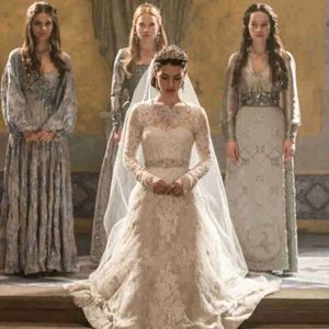 Francis And Mary S Wedding Reign Cw Wiki Fandom Mary and entourage mary stuartqueen of scotland, dauphine (later queen) of france after living another of mary's ladies, who comes from a wealthy but untitled family — who pressure her into finding a rich nobleman so they can be titled themselves. wedding reign cw wiki fandom