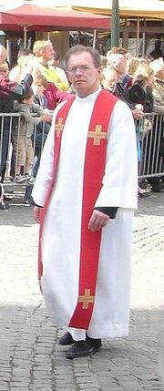 Albe Priester-Heilig Bloed.jpg