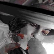 Пьёт у Итана кровь.