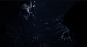 Leon se balançant dans une grotte