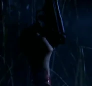 La main sectionnée d'Edward, dans Resident Evil (1996). Cet élément scénaristique sera modifié dans le Remake (2002).