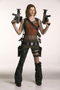 Alice en Resident Evil Apocalpisis con sus Heckler y Koch MP5
