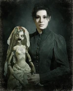 Portrait de Donna Beneviento et de sa poupée Angie.