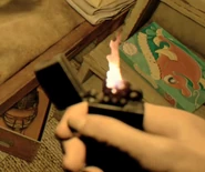 Mechero Zoe.png (460 kB) Zoe con el mechero equipado