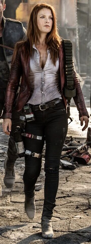 Resident Evil: The Final Chapter Resident Evil: The Final Chapter Claire  Redfield (Ali Larter) Movie Costumes original movie costume