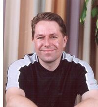 Alastair Reynolds - Wikipedia