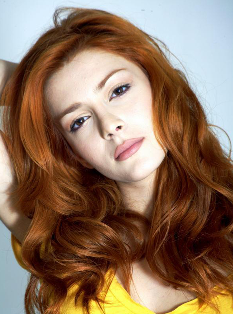 Den 36-år gammal 170 cm lång Elena Satine i 2024