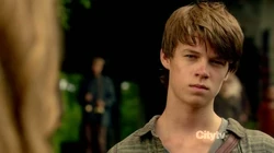 1x07-colin-ford-32715245-720-404