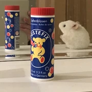 Viele kennen es noch -  das alte Kinderspiel mit den runden Fliege-Kugeln  -  beim Pusten