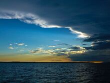 1280px-Rio Negro sunset