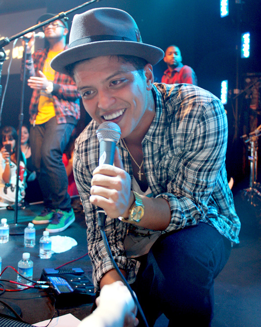 Bruno Mars, Rio Wiki