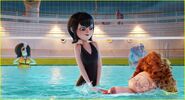 Hotel-transylvania-3-new-plane-clip-watch-02