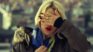 Gold-finger-ring-rita-ora-shine-ya-light