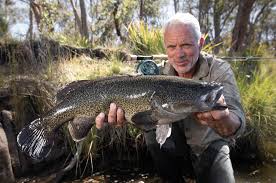 Fishing the Murray's Hellgrammite on Vimeo