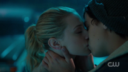 RD-Caps-2x01-A-Kiss-Before-Dying-136-Betty-Jughead