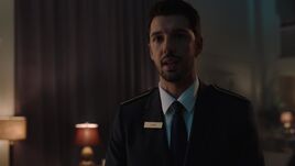 RD-Caps-2x17-The-Noose-Tightens-23-Andre