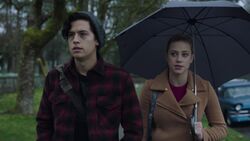 RD-Caps-2x20-Shadow-of-a-Doubt-09-Jughead-Betty