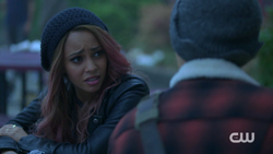 RD-Caps-2x05-When-a-Stranger-Calls-15-Toni