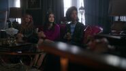 RD-Caps-2x17-The-Noose-Tightens-62-Toni-Veronica-Josie