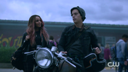 RD-Caps-2x05-When-a-Stranger-Calls-36-Toni-Jughead