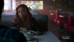 RD-Caps-2x06-Death-Proof-17-Toni