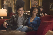 2x22-02 Brave-New-Worl Reggie and Josie