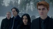 2x19-26 Prisoners Betty, Jughead, Veronica and Archie